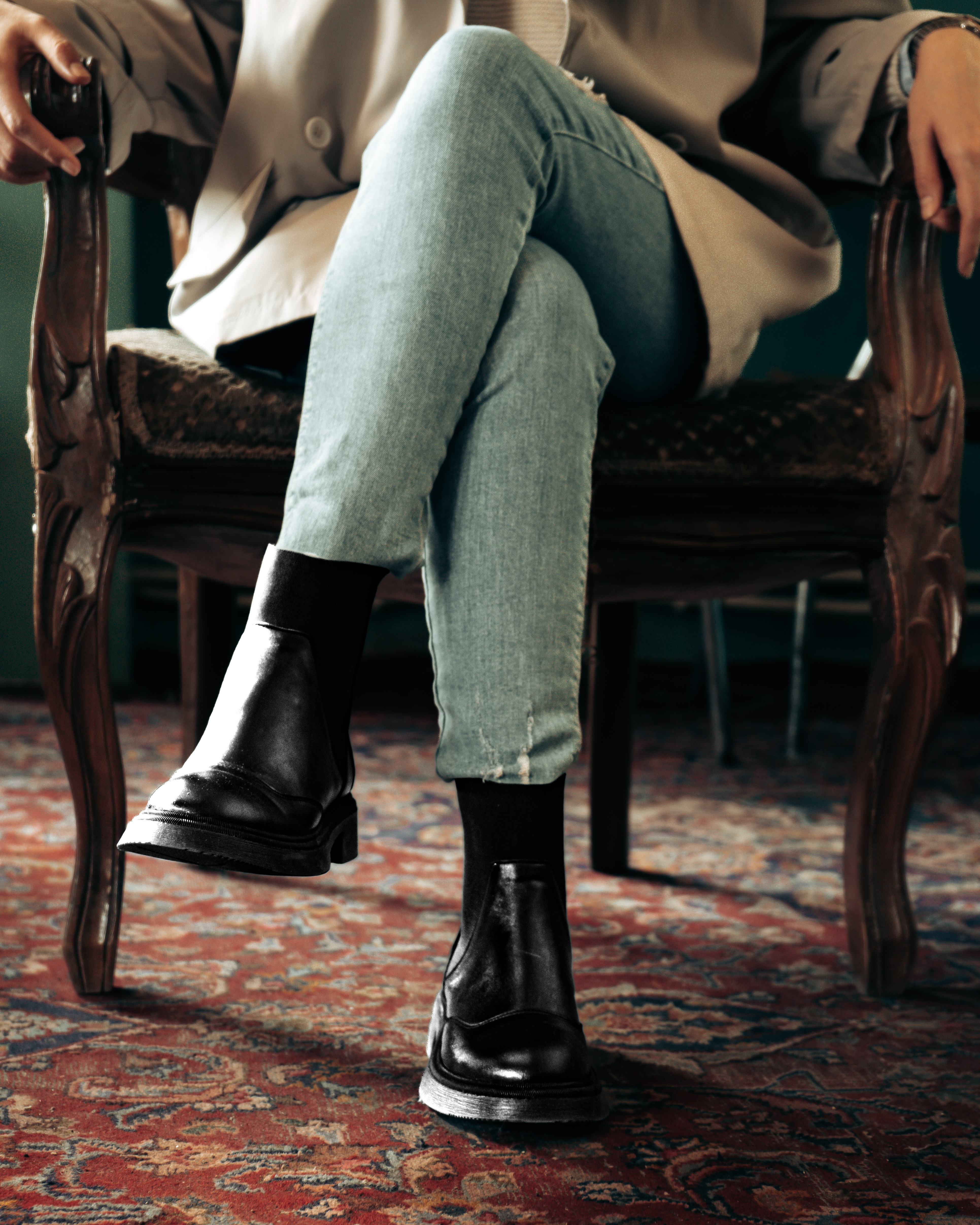 راهنمای خرید کفش نیم‌بوت زنانه برای فصل پاییز و زمستان | انتخاب بهترین مدل‌ها